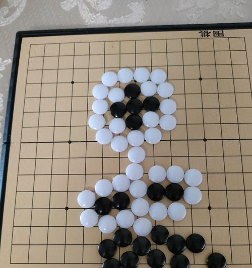 五子棋大战攻略技巧（成为五子棋高手的秘密武器）